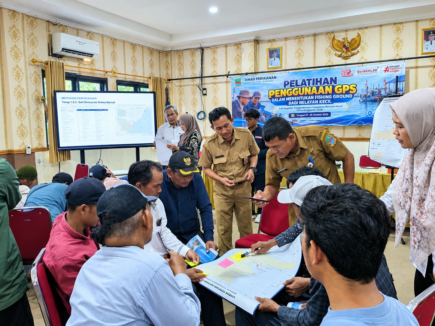 Pelatihan GPS bagi nelayan Tarumajaya oleh Dinas Perikanan Kabupaten Bekasi