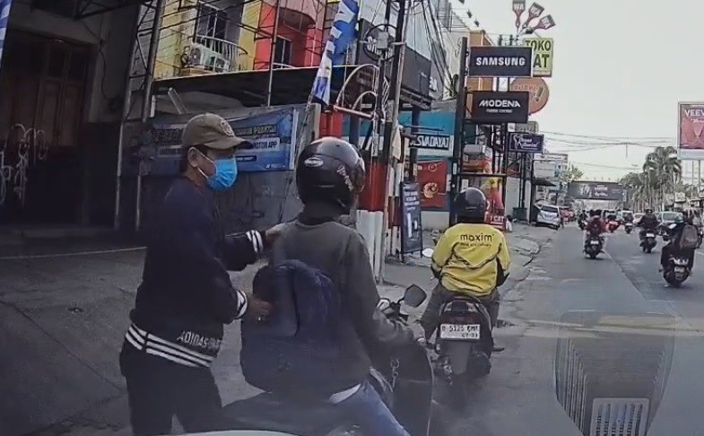Pencurian di Bekasi dengan modus ban mobil kempis di Jatiwaringin Bekasi
